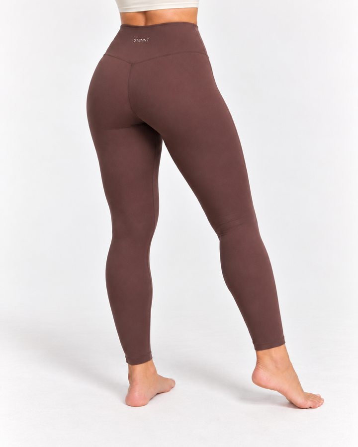 Brun träningsleggings för dam framifrån – ST8MNT