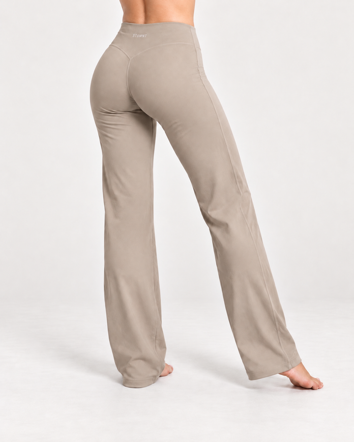 Beige wide leg-byxor för dam bakifrån – ST8MNT