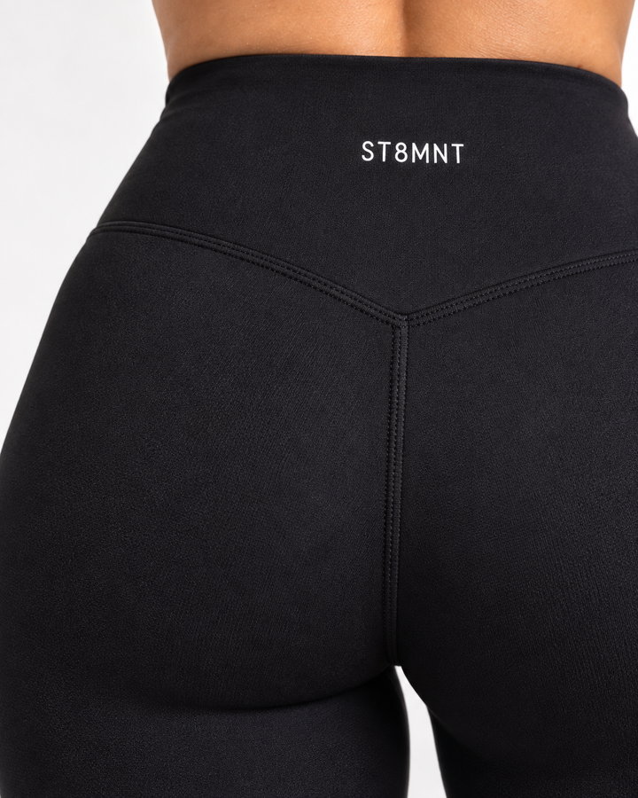 Svarta träningsleggings för dam bakifrån – ST8MNT