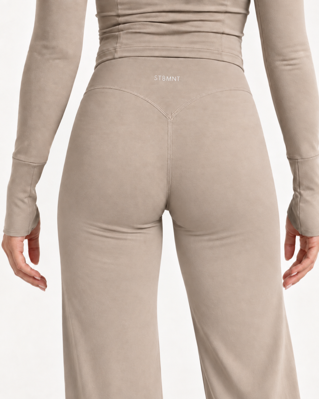 Beige wide leg-byxor för dam bakifrån – ST8MNT