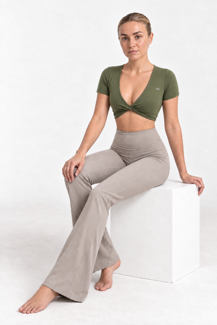 Beige wide leg-byxor för dam framifrån – ST8MNT