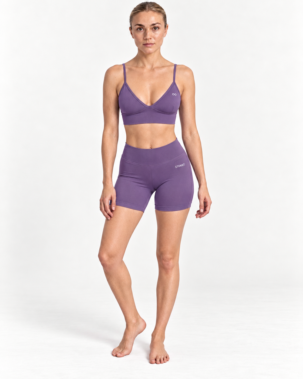 Lila träningsshorts för dam framifrån – ST8MNT#farg_violet