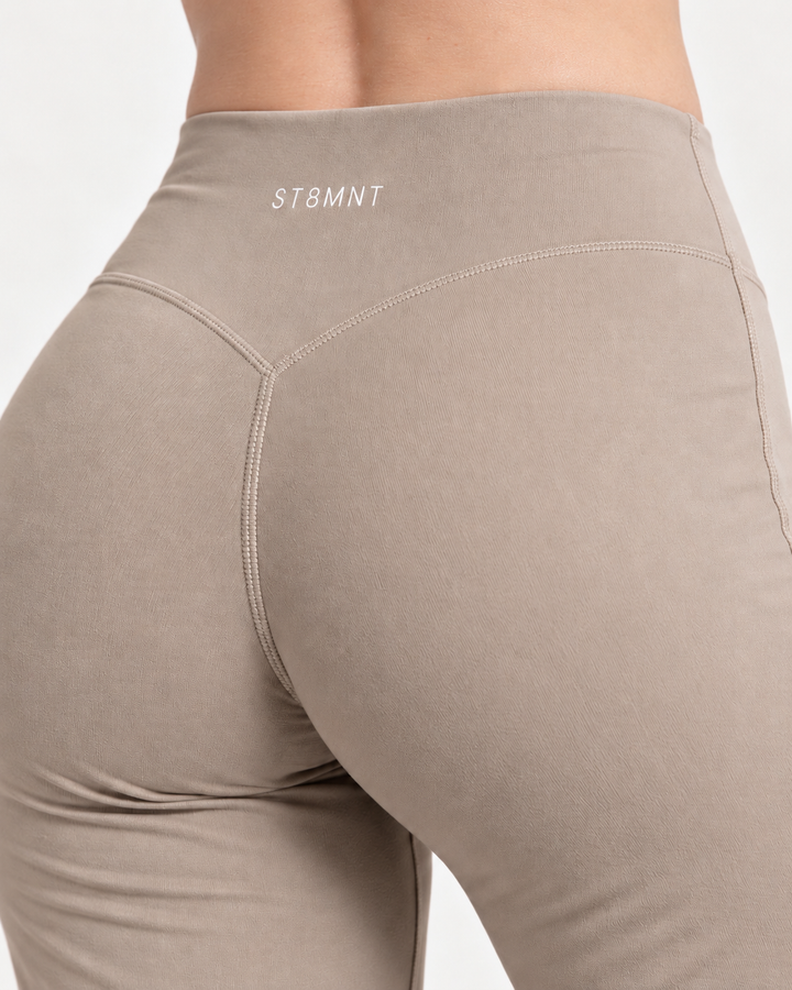 Beige wide leg-byxor för dam bakifrån – ST8MNT