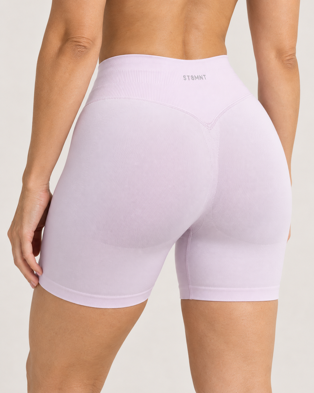 rosa träningsshorts för dam bakifrån – ST8MNT 